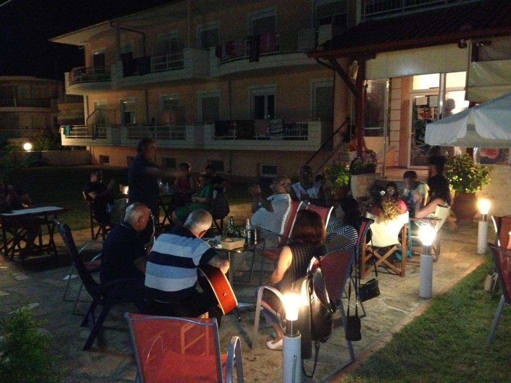 Pension Delfini Asprovalta Esterno foto
